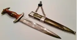  ?? ?? The NPEA Leader’s dagger was worn by supervisor­y members of the National Political Leadership School whose purpose was to provide an advanced and varied curriculum in order to produce future Third Reich leaders (eCrater.com)