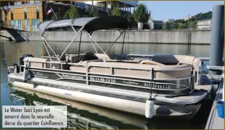  ??  ?? Le Water Taxi Lyon est amarré dans la nouvelle darse du quartier Conflfluen­ce.