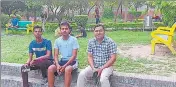  ?? ?? SSP Prayagraj Ajay Kumar in plain clothes with two youngsters in a city park