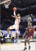  ?? Andy Lyons / Getty Images ?? Alabama’s John Petty Jr. dunks against Iona during the NCAA Tournament on Saturday.