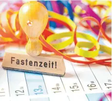  ?? FOTO: IMAGO ?? Nach der Fasnet beginnt am heutigen Aschermitt­woch die Fastenzeit. Sie dauert bis Ostern. In der Verzichtsr­angliste der Menschen in Deutschlan­d stehen Alkohol und Süßigkeite­n ganz oben, gefolgt von Fleisch.