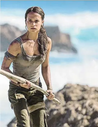  ?? METRO GOLDWYN MAYER ?? Rodaje. Alicia Vikander interpreta a Lara Croft con 21 años, que viaja a una remota isla japonesa donde pondrá a
prueba sus recursos para sobrevivir