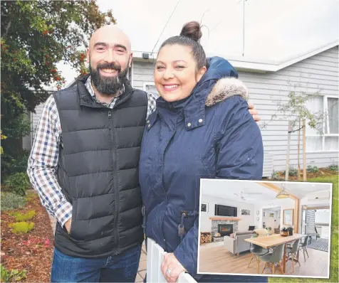  ?? Picture: PETER RISTEVSKI ?? RELOCATING: Dan and Penny Greenhoff were the winning bidders for a renovated three-bedroom house at 19 Cambra Rd, Belmont.