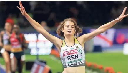  ?? FOTO: REUTERS ?? Jubel mit Beigeschma­ck: Alina Reh im Ziel nach dem 10.000-Meter-Lauf der EM in Berlin.