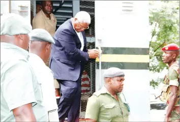  ?? Picture by John Manzongo ?? Former Minister of Finance Dr Ignatius Chombo being escorted into Harare Magistrate­s’ Courts under military police and prison security during his bail ruling yesterday.