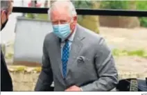  ?? AFP ?? El príncipe Carlos, saliendo del hospital con rostro preocupado.