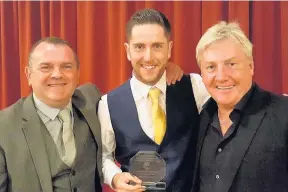  ??  ?? Nice one Ross Calder (centre) was crowned player of the year for the Amateurs side