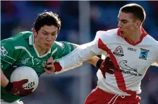  ?? SPORTSFILE ?? ONE OF THE BIGGEST DAYS OF THE YEAR: Caltra’s Michael Meehan is tackled by Marc Ó Sé in the 2004 All-Ireland club football final at Croke Park