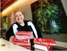  ?? Foto: Silvio Wyszengrad (Archivbild) ?? Christian Grünwald hat mit seinem Restaurant „August“erneut als einziger Augsburger zwei Michelin-sterne bekommen.