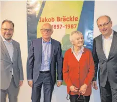  ?? FOTO: ?? Die Personen v. l. Jörg Riedlbauer, Uwe Degreif, Gudrun Martin (Tochter von Jakob Bräckle), Frank Brunecker.