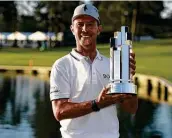  ?? Eric Christian Smith / Contributo­r ?? Mike Weir holds the champion’s trophy after winning the Insperity Invitation­al by two shots.