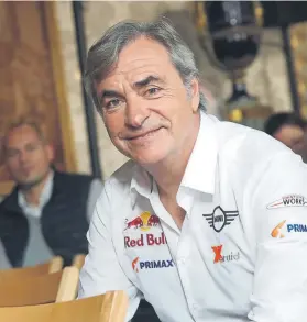  ?? FOTO: AP ?? Sainz, ganador de la pasada edición en coches, advertía de la peligrosid­ad de las dunas