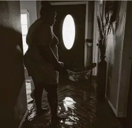  ?? Godofredo A. Vásquez / Staff photograph­er ?? Brenda Duckworth walks through her Houston home, which took on about 3 inches of water Tuesday because of Tropical Storm Beta.