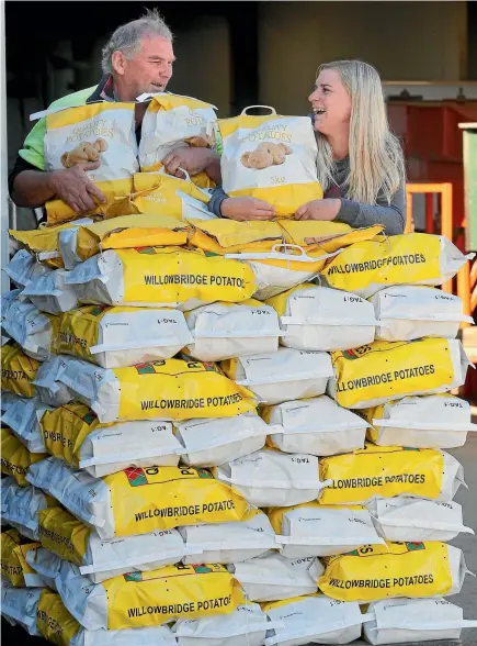  ?? PHOTO: JOHN BISSET/STUFF ?? Geoff, left, and Olivia Bruce with the pallet of potatoes donated to help the victims of Cyclone Gita.