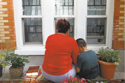  ?? Shafkat Anowar / Associated Press ?? Eugenia Rodriguez, who lost insurance coverage after overstayin­g a visitor visa from Mexico, with her youngest son.