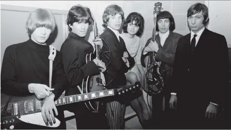  ?? KEN OAKES/ FILES ?? Sun photograph­er Ken Oakes took this backstage portrait of the Rolling Stones before their first Vancouver concert on Dec. 1, 1965, at the Agrodome. From left, Brian Jones, Keith Richards, Mick Jagger, an unidentifi­ed woman, Bill Wyman and Charlie Watts.