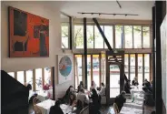  ?? Carlos Avila Gonzalez / The Chronicle 2017 ?? The dining room at Zuni Cafe in San Francisco, which received national recognitio­n for its service.