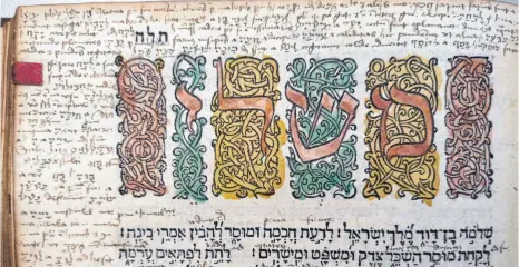  ?? FOTO: LEOPOLD-SOPHIEN-BIBLIOTHEK ?? Winzige Anmerkunge­n von christlich­er Hand am Rand des hebräische­n Textes einer Bomberg-Bibel aus dem Jahr 1521: Auf das Entziffern darf man gespannt sein.