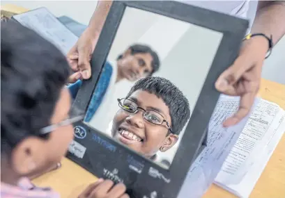  ?? ATUL LOKE PHOTOS/THE NEW YORK TIMES ?? Madumita, 10, with a new pair of specs provided by Aravind Eye Hospital in Pondicherr­y, India.