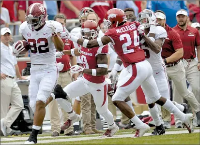 ?? NWA Democrat-Gazette/ANDY SHUPE ?? Alabama’s Irv Smith (82) runs past Arkansas defenders Jarques McClellion (24) and Santos Ramirez en route to a 76-yard touchdown on the first play from scrimmage Saturday in the top-ranked Crimson Tide’s victory over the Razorbacks at Reynolds Razorback Stadium in Fayettevil­le.