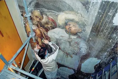 ??  ?? In Duomo L’affresco del Romanino ritrovato durante il restauro dell’organo (LaPresse/Morgano)