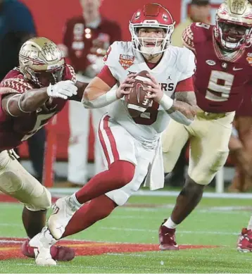  ?? STEPHEN M. DOWELL/ORLANDO SENTINEL ?? Florida State’s return to football relevance has been because of its use of the transfer portal. The Seminoles have signed 43 transfers in the four recruiting classes under coach Mike Norvell, including defensive end Jared Verse, left,.