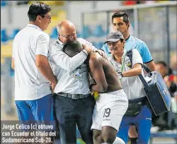  ??  ?? Jorge Célico (c) obtuvo con Ecuador el título del Sudamerica­no Sub-20.