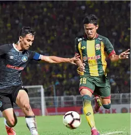  ??  ?? Indebted: Kedah nursed an injured Farhan Roslan (right) back to fitness and now the flanker hopes to repay their faith in him by helping Kedah win the Malaysia Cup in the final against JDT on Saturday.