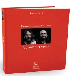  ??  ?? Thomas et Alexander Huber À corde tendue la biographie, par François Carrel. Éditions Paulsen, collection Guérin 416 pages, 56 euros