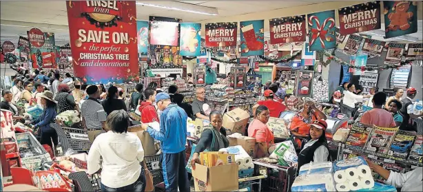  ?? Picture: MARK ANDREWS ?? JAM-PACKED: Eager and anxious shoppers pack the Nahoon Checkers on Black Friday yesterday