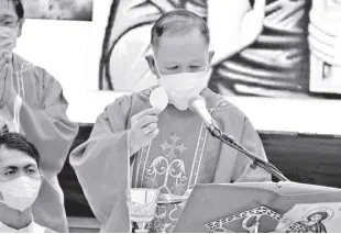  ?? CBCP NEWS ?? Cardinal Jose advincula celebrates Mass during the national Synodal Consultati­on at the Carmelite Missionari­es Center of Spirituali­ty in Tagaytay City on July 4.