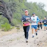  ?? ?? Un total de 400 corredores participar­on en la primera carrera del serial.