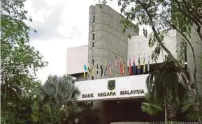  ?? FILE PIC ?? Bank Negara Malaysia suffered losses of RM31 billion in foreign exchange trading in the 1990s.