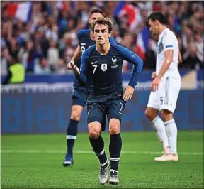  ??  ?? Grâce à un doublé, Antoine Griezmann a permis aux Bleus de gagner, mardi.