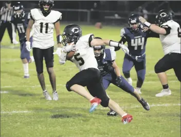  ?? CRAIG FRY/SPECIAL TO THE YUMA SUN ?? CIBOLA RUNNING BACK JOHN BELTRAN scampers around a Criminal defender during the second quarter of play, Friday night on Doan Field.