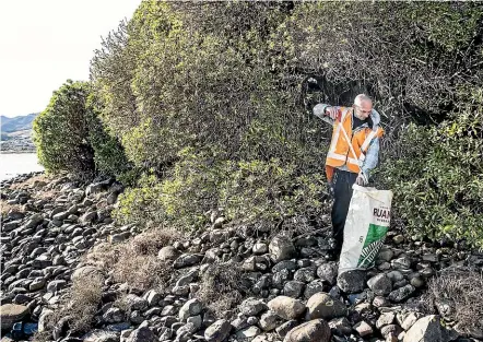  ?? BRADEN FASTIER/STUFF ?? Des Watson quit his job to travel around New Zealand cleaning up rubbish from our public places. He collects up to 80kg each day, and is shocked at the levels of pollution he's discovered around our coastlines.