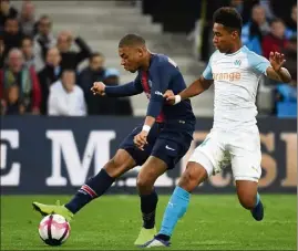  ?? (Photos AFP) ?? Retrouvail­les Mbappé-Kamara ce soir au Parc