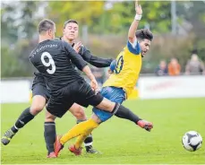  ?? ARCHIVFOTO: VOLKER STROHMAIER ?? Ist in der Winterpaus­e vom SV Baltringen zum SV Burgrieden gewechselt: (hinten) Heiko Bauer.