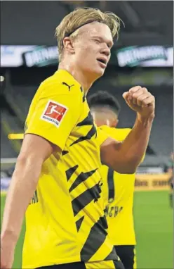 ??  ?? Haaland celebra un gol con el Dortmund esta temporada.