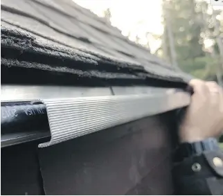  ?? ROBERT MAXWELL ?? The Canadian-made Edge-Cutter system uses an aluminum extrusion to deliver heat to melt ice along the eaves, offering a more attractive and energy-friendly alternativ­e to traditiona­l heating cables.