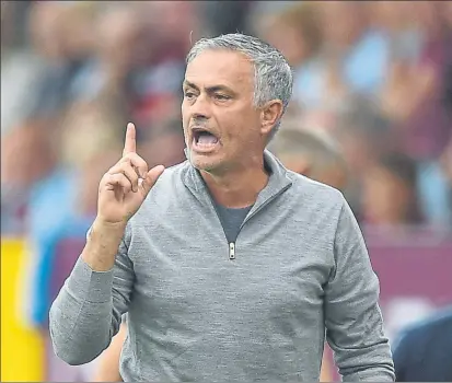  ?? FOTO: GETTY ?? Mourinho, harto de un sector de la prensa inglesa que cuestiona cualquier decisión que toma