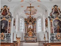  ?? Fotos: Regina Langhans ?? Nach der Reinigung des Innenraums strahlen Gemälde, Figuren und Altäre der Wall fahrtskirc­he in Matzenhofe­n in frischen Pastellfar­ben.