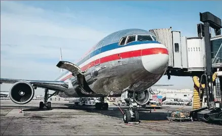  ?? MANÉ ESPINOSA ?? Vuelo inaugural de American Airlines entre El Prat y Nueva York, en abril del 2008