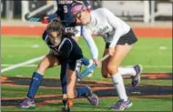  ?? STAN HUDY - SHUDY@DIGITALFIR­STMEDIA.COM ?? Saratoga Springs forward Lindsey Frank puts her stick down in front of Shenendeho­wa’s Jenna Graf early in the first half of the Section II Class A field hockey championsh­ips at Schuylervi­lle High School Oct. 30. Both players were named Suburban Council...