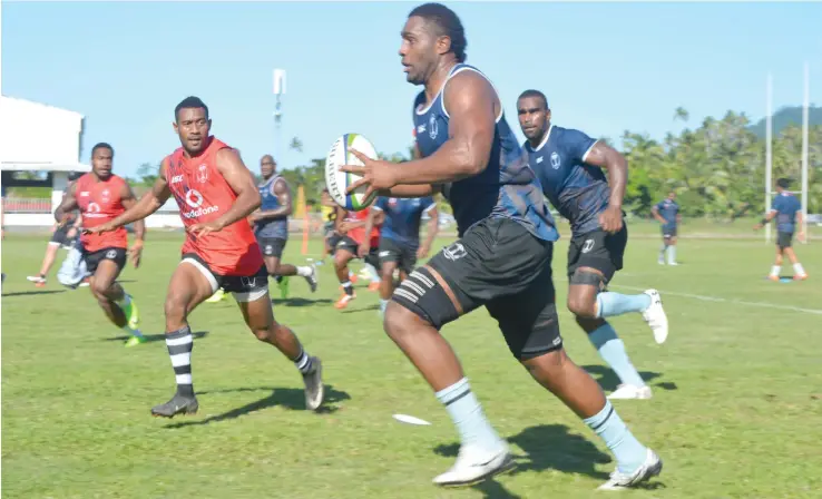  ?? Photo: Fiji Rugby Media ?? Vodafone Flying Fijians blindside flanker Vili Mata makes his move as halfback Henry Seniloli and Mosese Voka close in during training in Apia, Samoa on July 11, 2017.