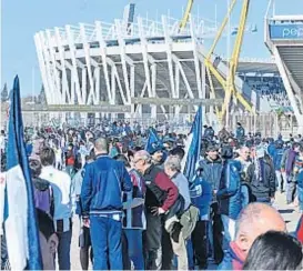  ?? (RAMIRO PEREYRA / ARCHIVO) ?? ¿Se llenará? La directiva albiazul bajará los precios de las entradas y el Kempes podría colmarse contra Palestino.