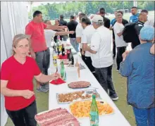  ??  ?? Un beau buffet préparé par les bénévoles du CGFC