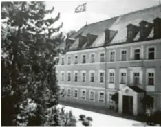  ?? Foto: Krumbad ?? Während des Zweiten Weltkriegs wehte die Hakenkreuz­fahne auf dem Kurhaus. Damals war es Reservelaz­arett.