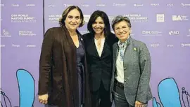  ?? C40 ?? Colau amb les alcaldesse­s de París i Bogotà a Buenos Aires