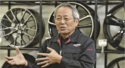  ?? The Yomiuri Shimbun ?? BBS Japan President Hidetaka Kita discusses his company’s wheel rims in Takaoka, Toyama Prefecture.